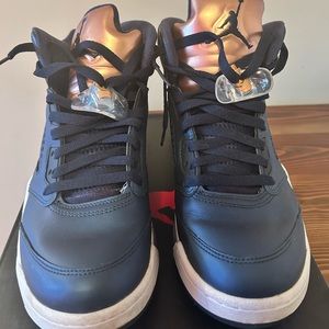 Air Jordan 5 retro sneakers, bronzed metal, size 9.5, good condition